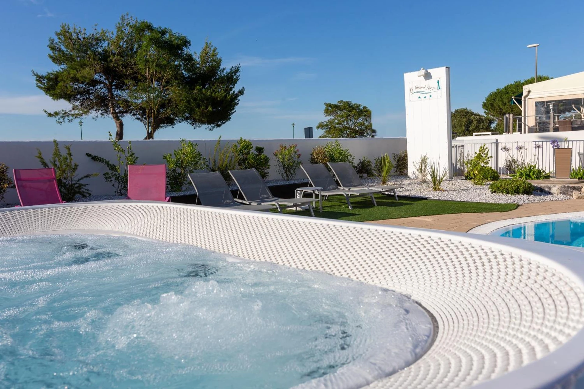 Organiser un séminaire d'entreprise : Hôtel Restaurant Le Grand Large - Face à la plage - Ile de Ré à rivedoux-plage