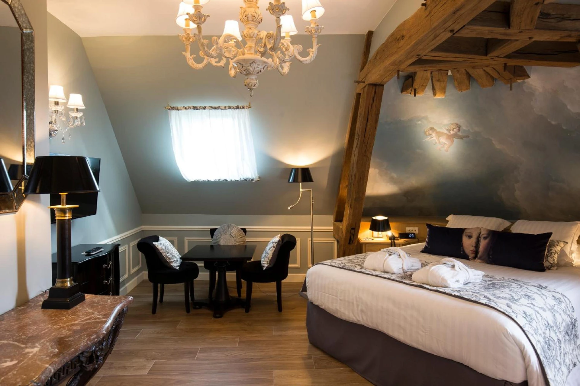 Magnifique chambre pour un séminaire d'entreprise à Hotel & Spa Le Grand Monarque, BW Premier Collection - Chartres