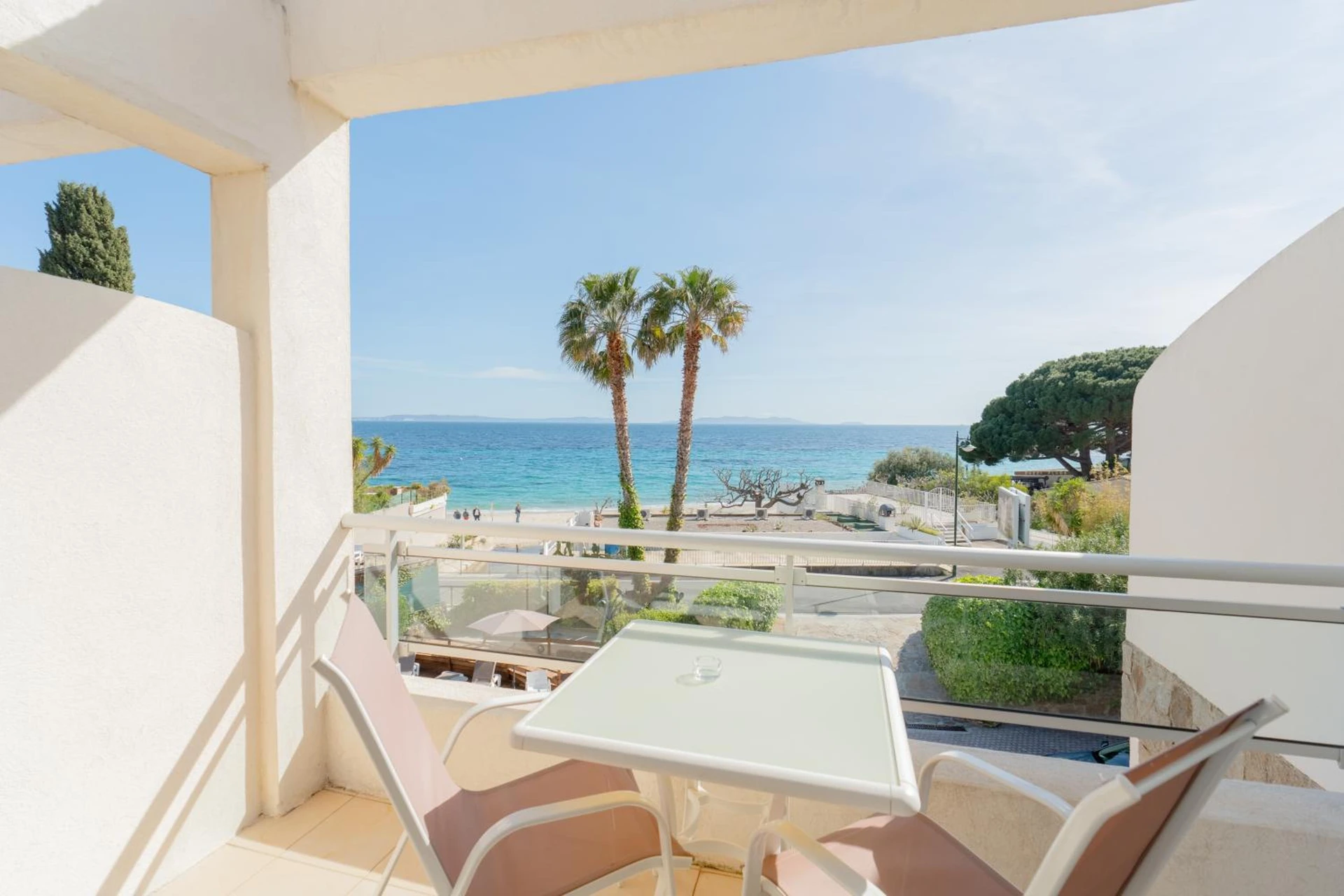 Chambre à Hotel Le Grand Pavois - Organiser un séminaire d'entreprise à Le Lavandou