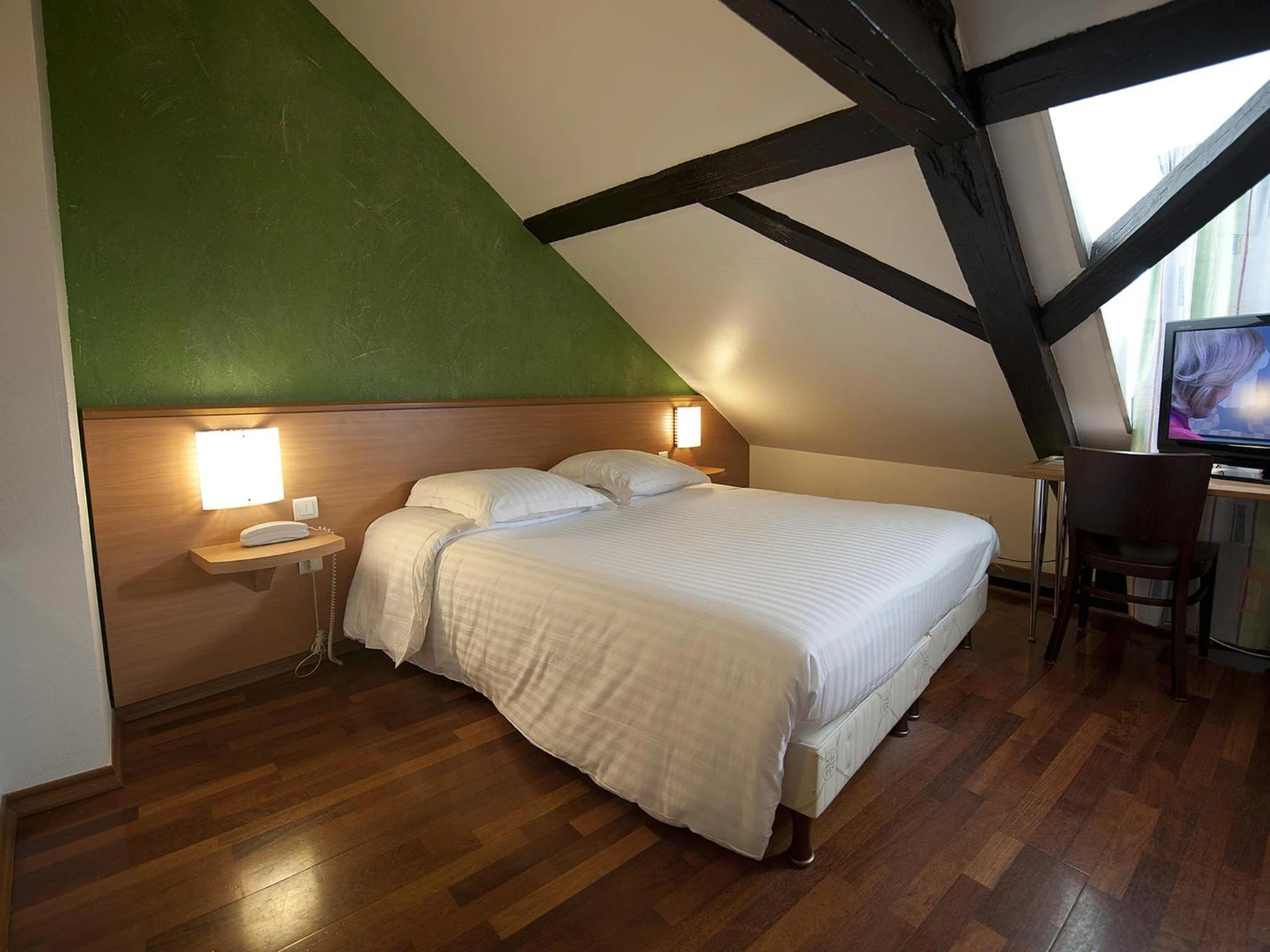 Chambre à Hôtel le Grillon - Organiser un séminaire d'entreprise à Strasbourg