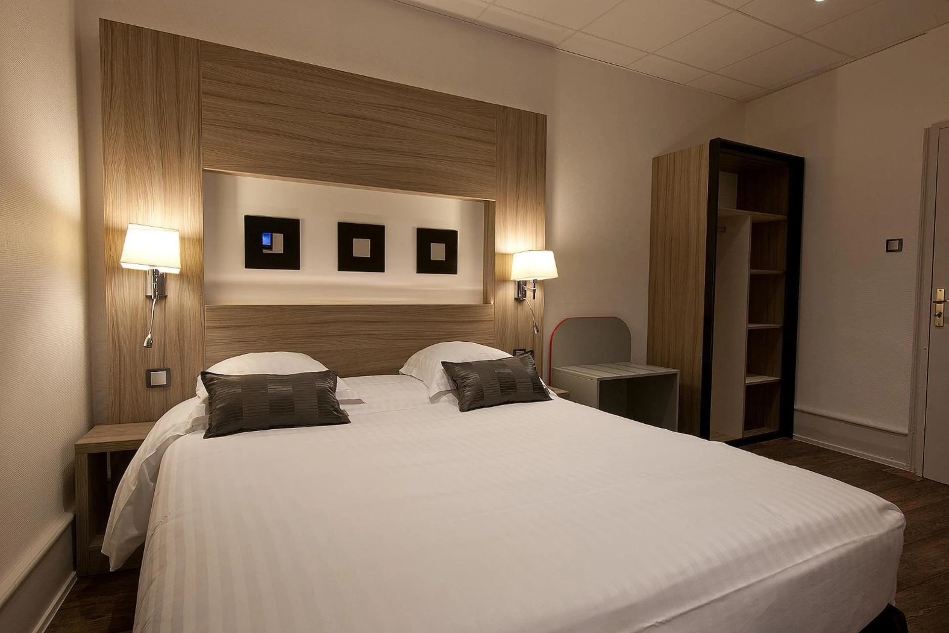 Chambre disponible pour un séminaire d'entreprise à Hôtel le Grillon - Strasbourg