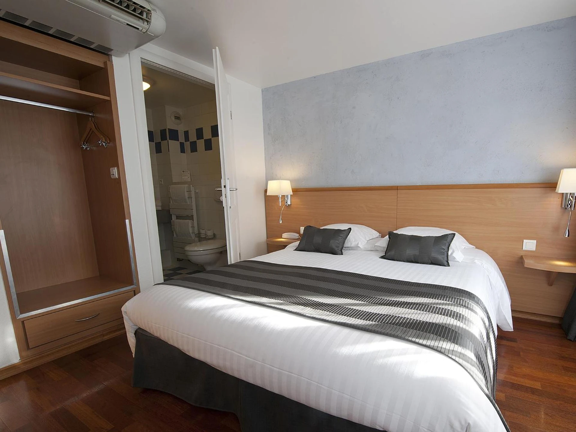 Chambre disponible pour un séminaire d'entreprise à Hôtel le Grillon - Strasbourg