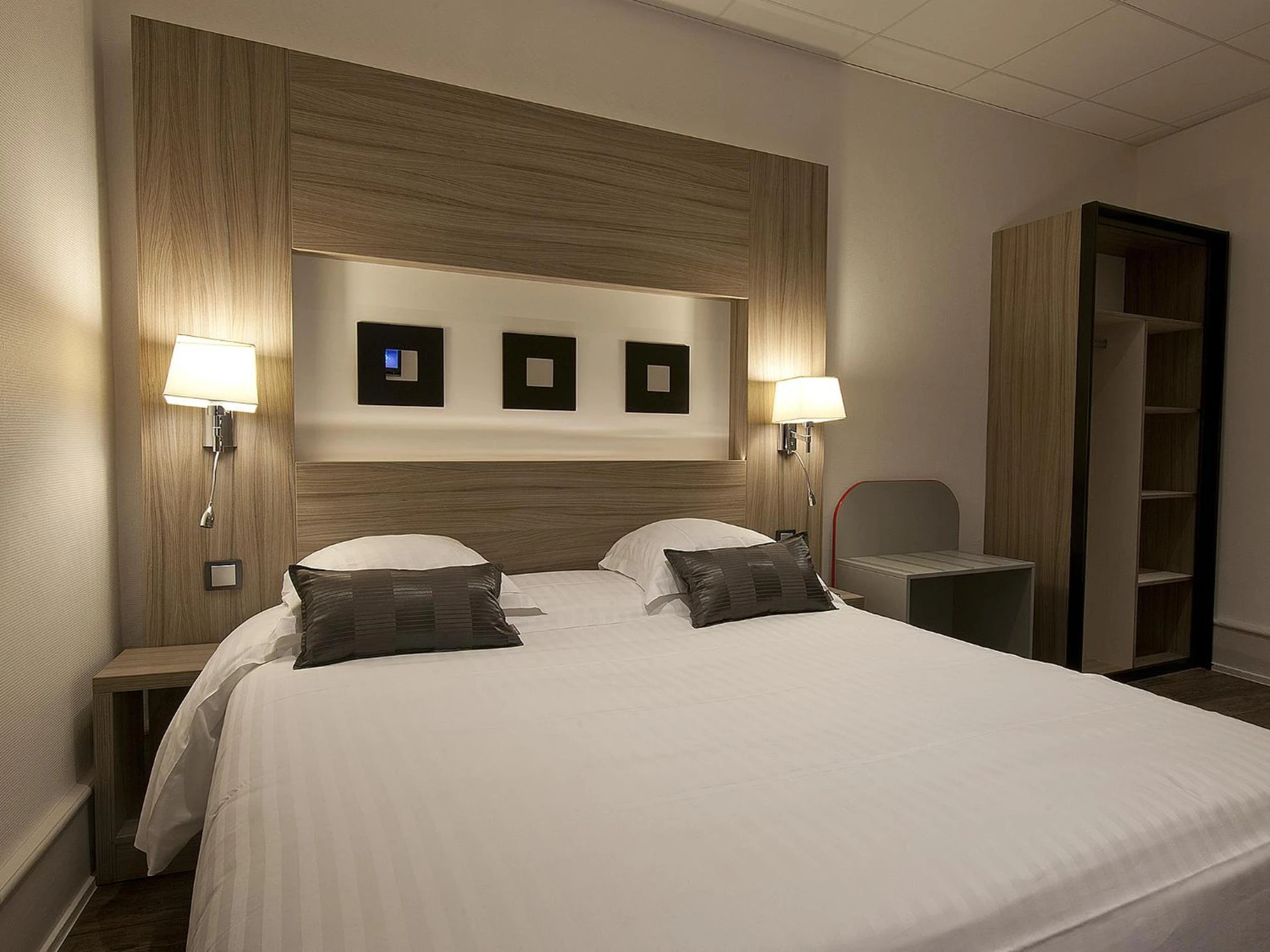Magnifique chambre pour un séminaire d'entreprise à Hôtel le Grillon - Strasbourg