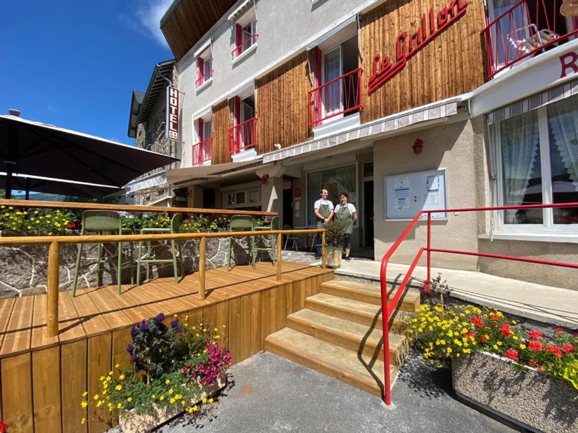 Organiser un séminaire d'entreprise : Hôtel Restaurant Le Grillon à chambon-sur-lac