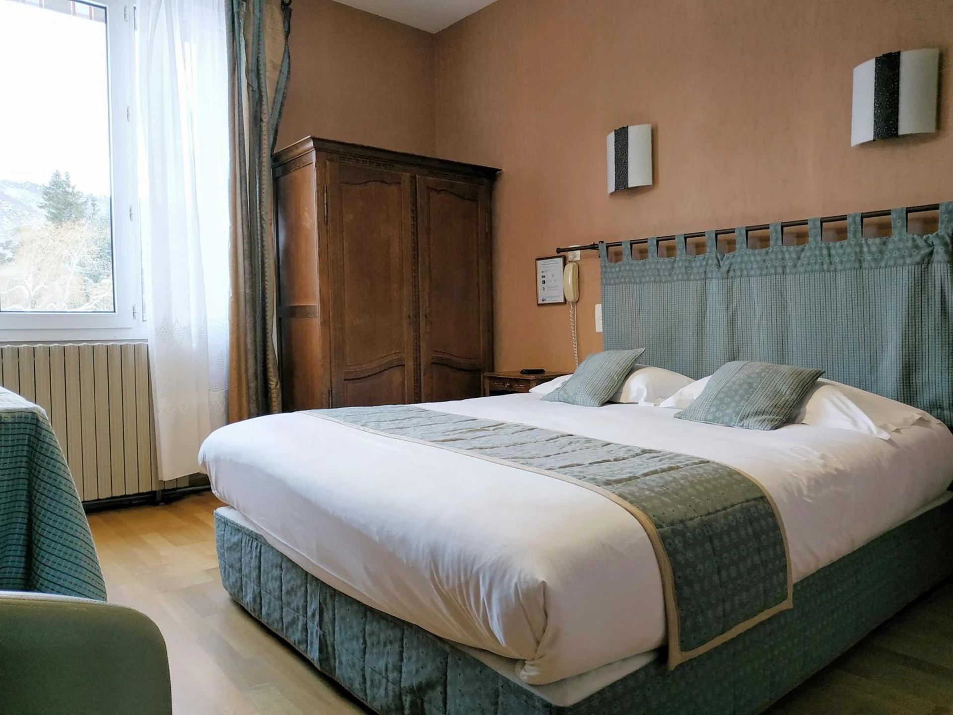 Organiser un séminaire d'entreprise : Hôtel Restaurant Le Grillon à chambon-sur-lac