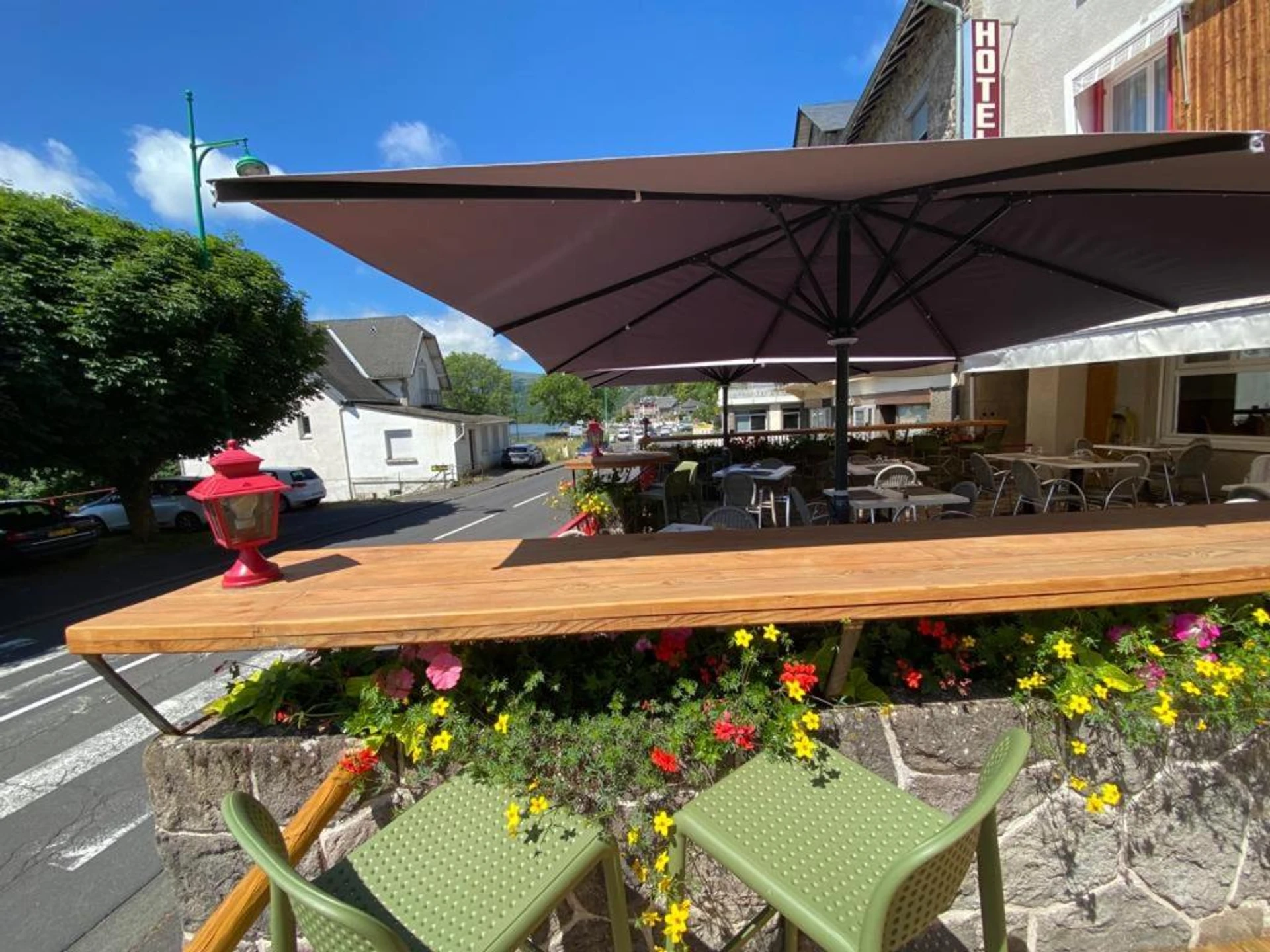 Organiser un séminaire d'entreprise : Hôtel Restaurant Le Grillon à chambon-sur-lac