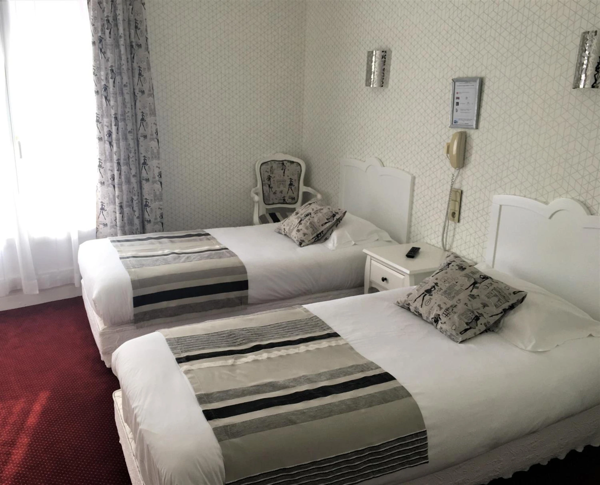 Chambre disponible pour un séminaire d'entreprise à Hôtel Restaurant Le Grillon - Chambon-sur-Lac