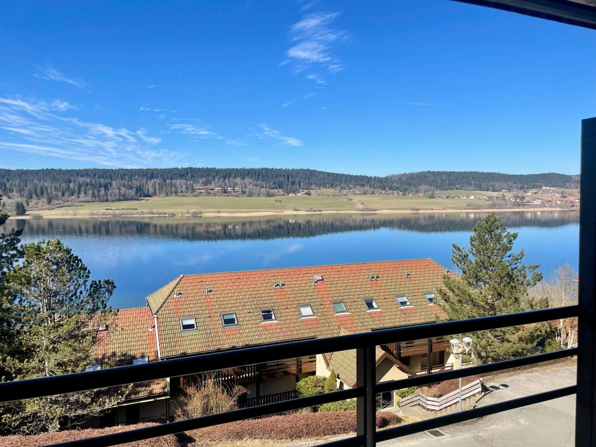 Organiser un séminaire d'entreprise : Malbuisson appartement avec balcon vue sur le lac à malbuisson