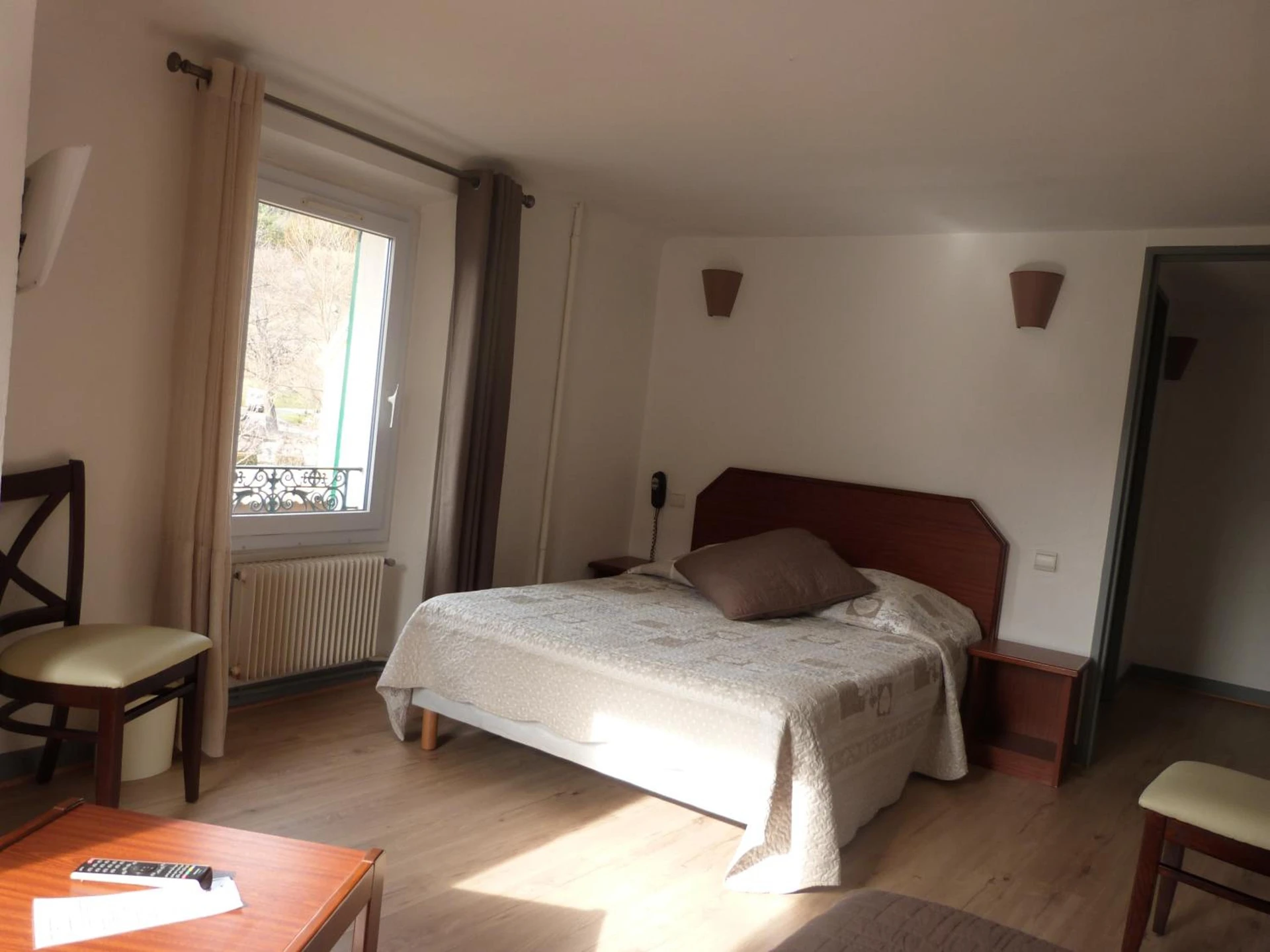 Chambre disponible pour un séminaire d'entreprise à Hôtel Restaurant Le Lachens - La Bastide