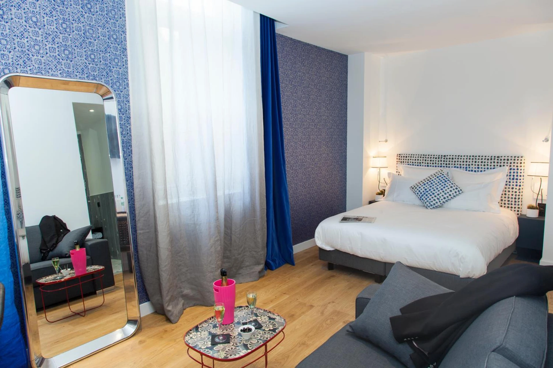 Chambre disponible pour un séminaire d'entreprise à The Originals Boutique, Hôtel Le Lion, Clermont-Ferrand - Clermont-Ferrand