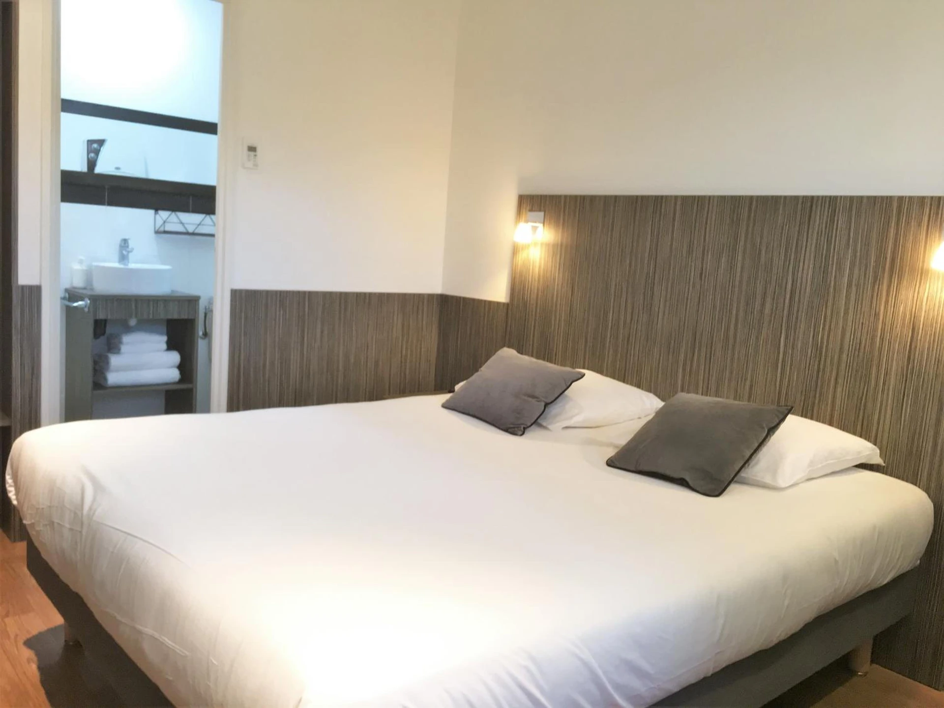Chambre disponible pour un séminaire d'entreprise à The Originals City, Hôtel Le Lodge, Bayonne Nord - Ondres