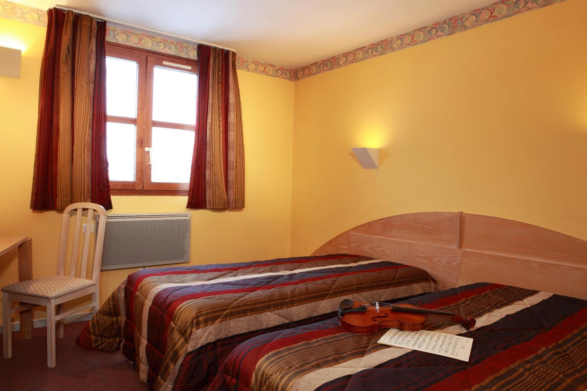 Magnifique chambre pour un séminaire d'entreprise à Logis Le Luth - Mirecourt