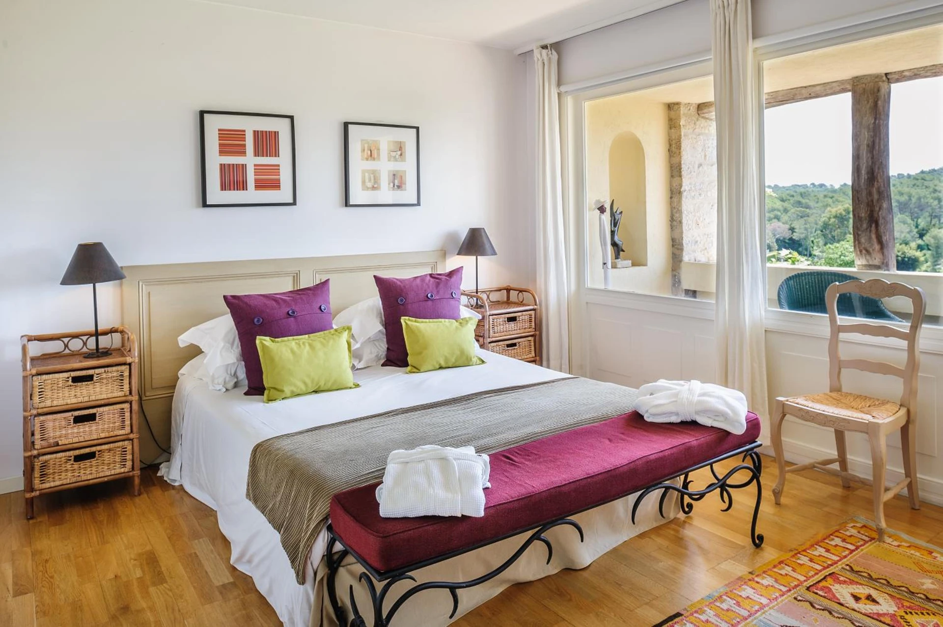 Magnifique chambre pour un séminaire d'entreprise à Le Manoir de L'Étang - Mougins