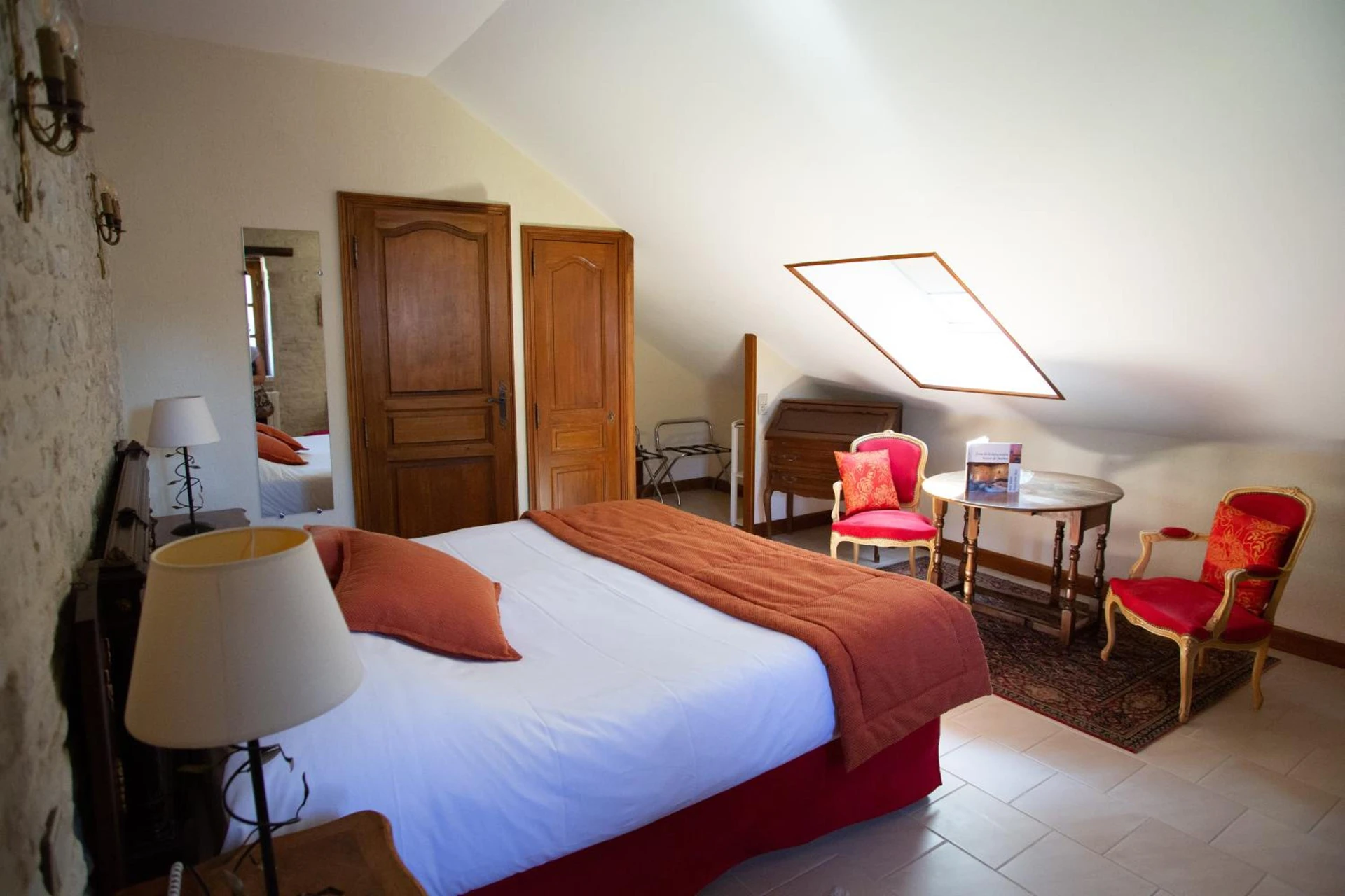 Chambre disponible pour un séminaire d'entreprise à Hôtel Le Manoir De Mathan Crépon à la campagne 5 mn d'Arromanches et 10 mn de Bayeux - Crépon