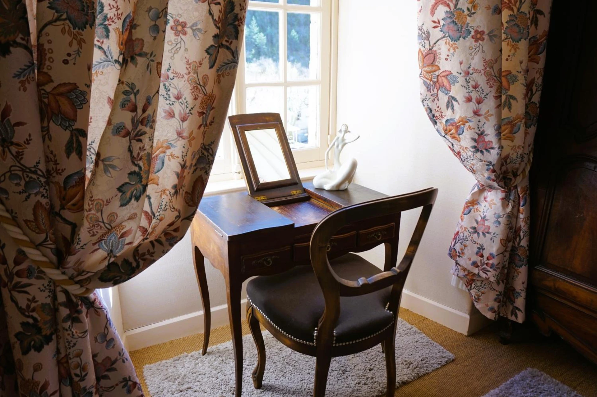 Magnifique chambre pour un séminaire d'entreprise à Hôtel-Restaurant Le Manoir De Montesquiou - La Malène