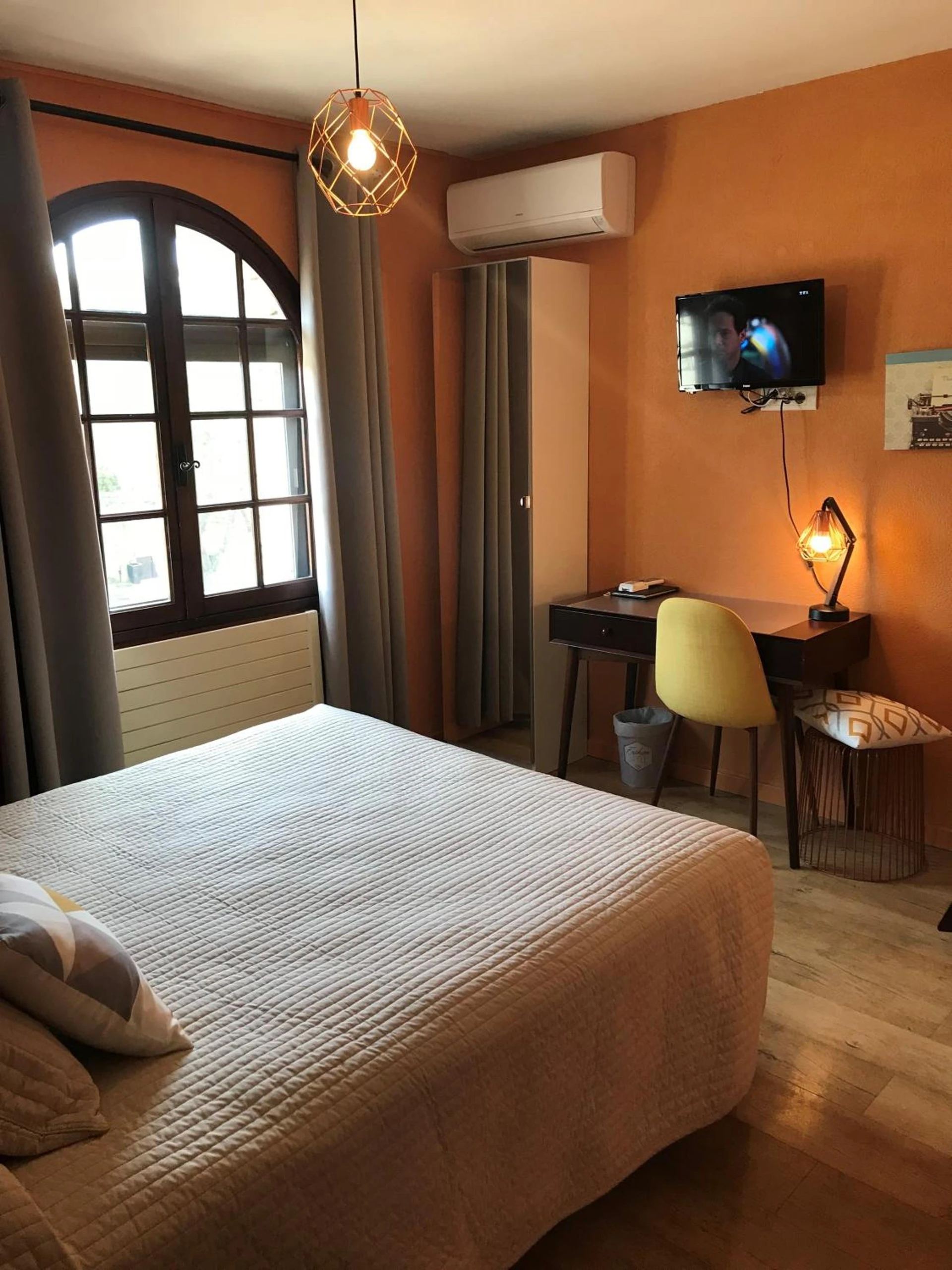 Chambre disponible pour un séminaire d'entreprise à Logis Hôtel Le Manoir & Lounge - Apt
