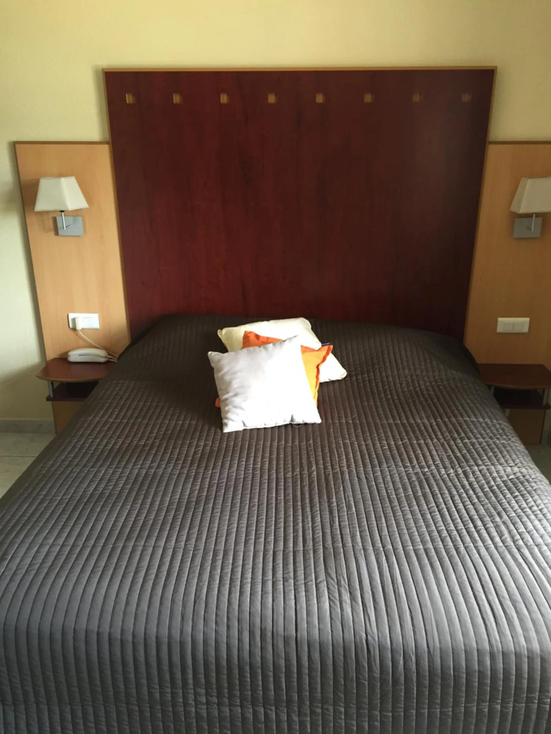 Chambre disponible pour un séminaire d'entreprise à Logis Hôtel Le Manoir & Lounge - Apt