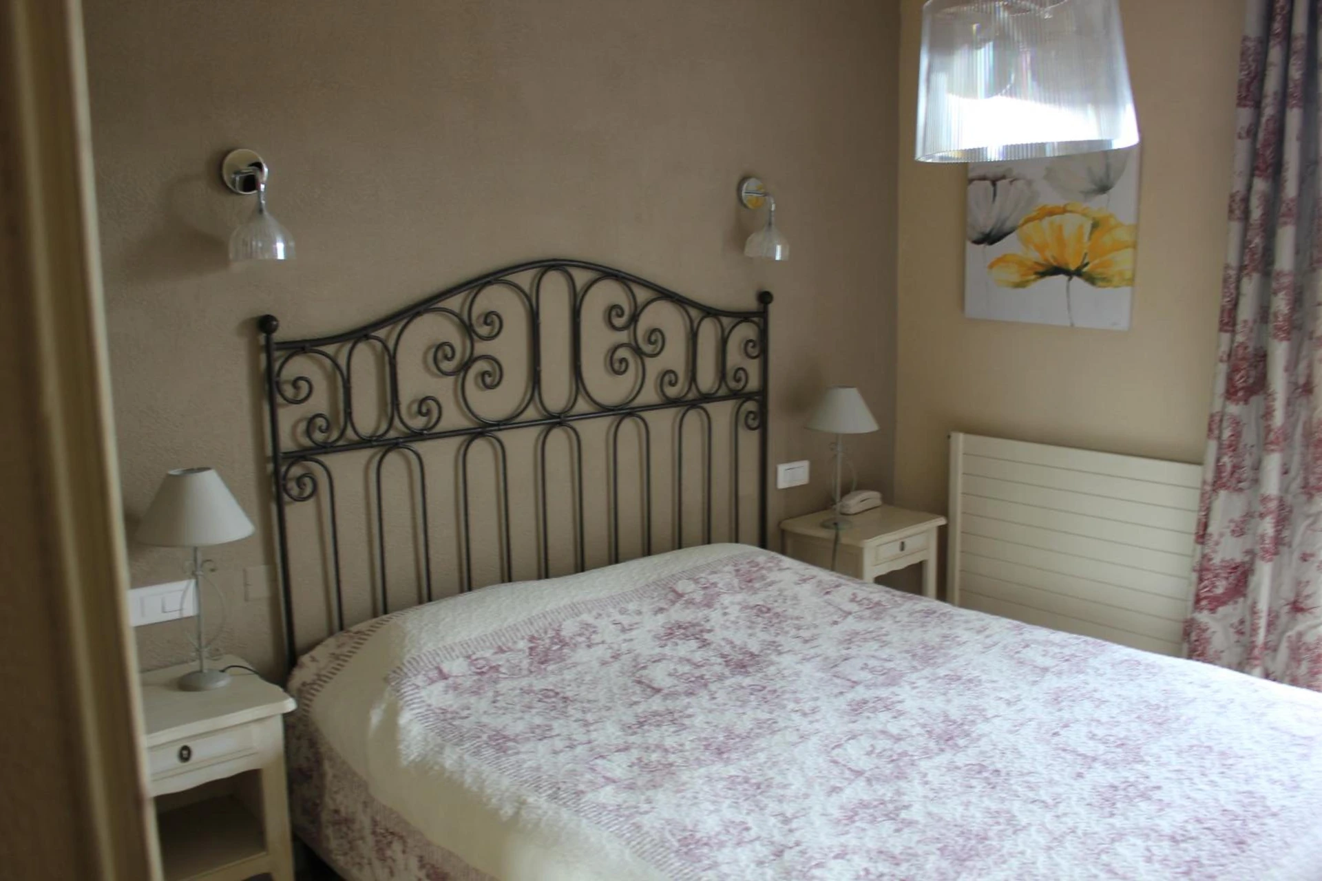 Chambre disponible pour un séminaire d'entreprise à Logis Hôtel Le Manoir & Lounge - Apt