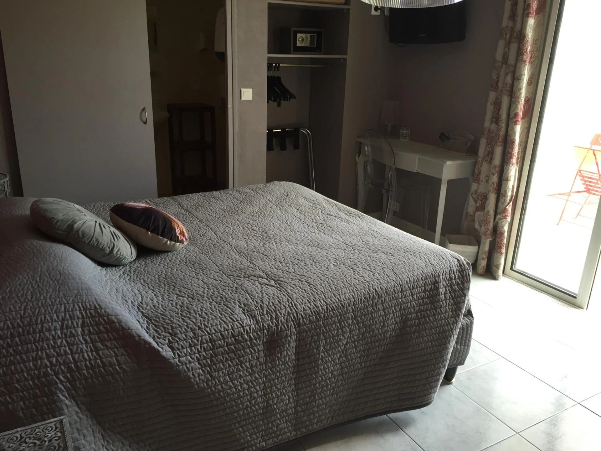 Magnifique chambre pour un séminaire d'entreprise à Logis Hôtel Le Manoir & Lounge - Apt