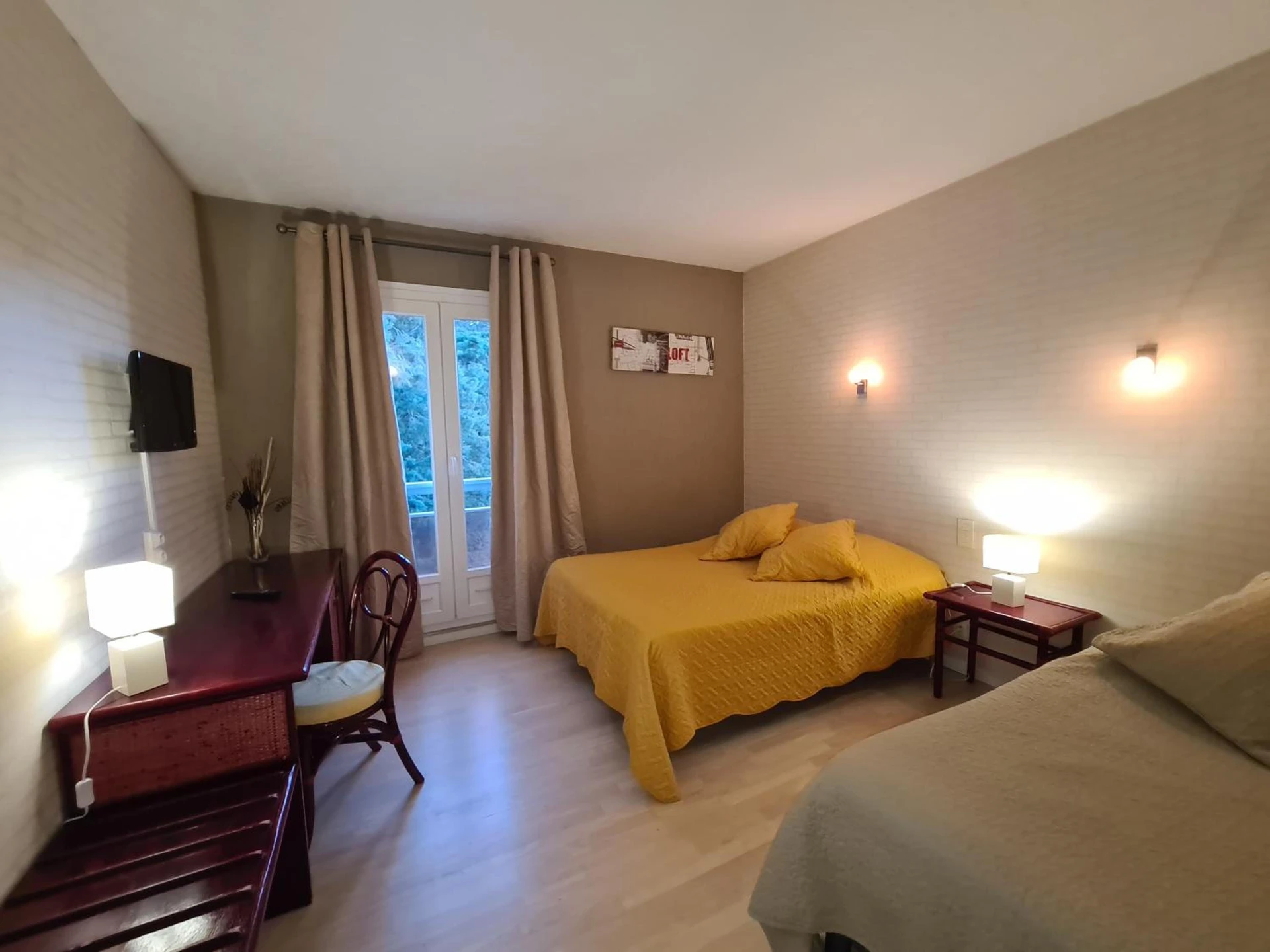 Chambre disponible pour un séminaire d'entreprise à Hôtel Restaurant Le Mas De L'Olivier - Pont-Saint-Esprit