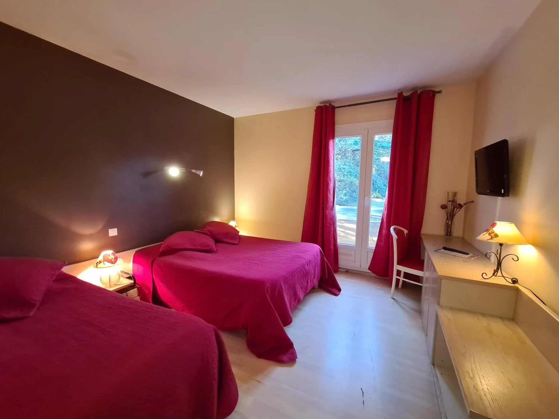 Chambre disponible pour un séminaire d'entreprise à Hôtel Restaurant Le Mas De L'Olivier - Pont-Saint-Esprit
