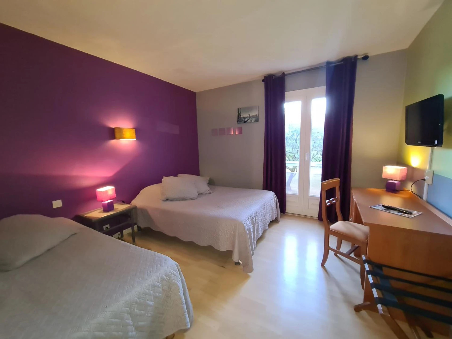 Magnifique chambre pour un séminaire d'entreprise à Hôtel Restaurant Le Mas De L'Olivier - Pont-Saint-Esprit
