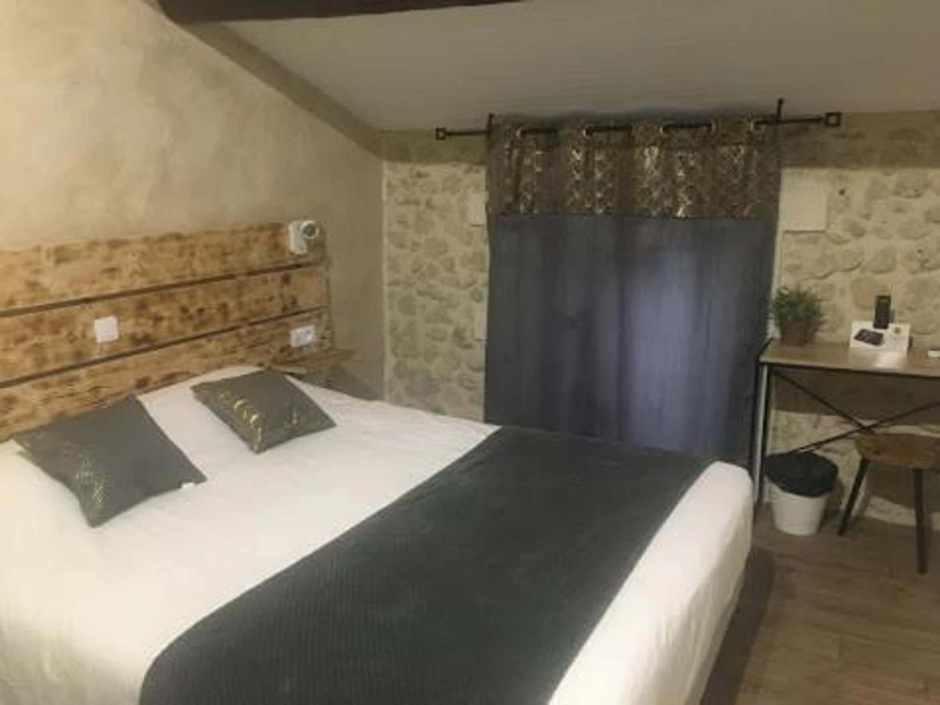 Chambre disponible pour un séminaire d'entreprise à Le Mas de Valaurie - Valaurie