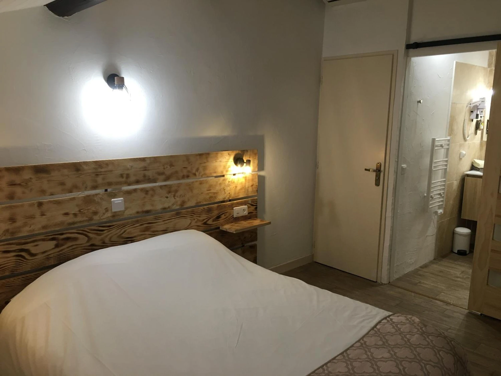 Magnifique chambre pour un séminaire d'entreprise à Le Mas de Valaurie - Valaurie