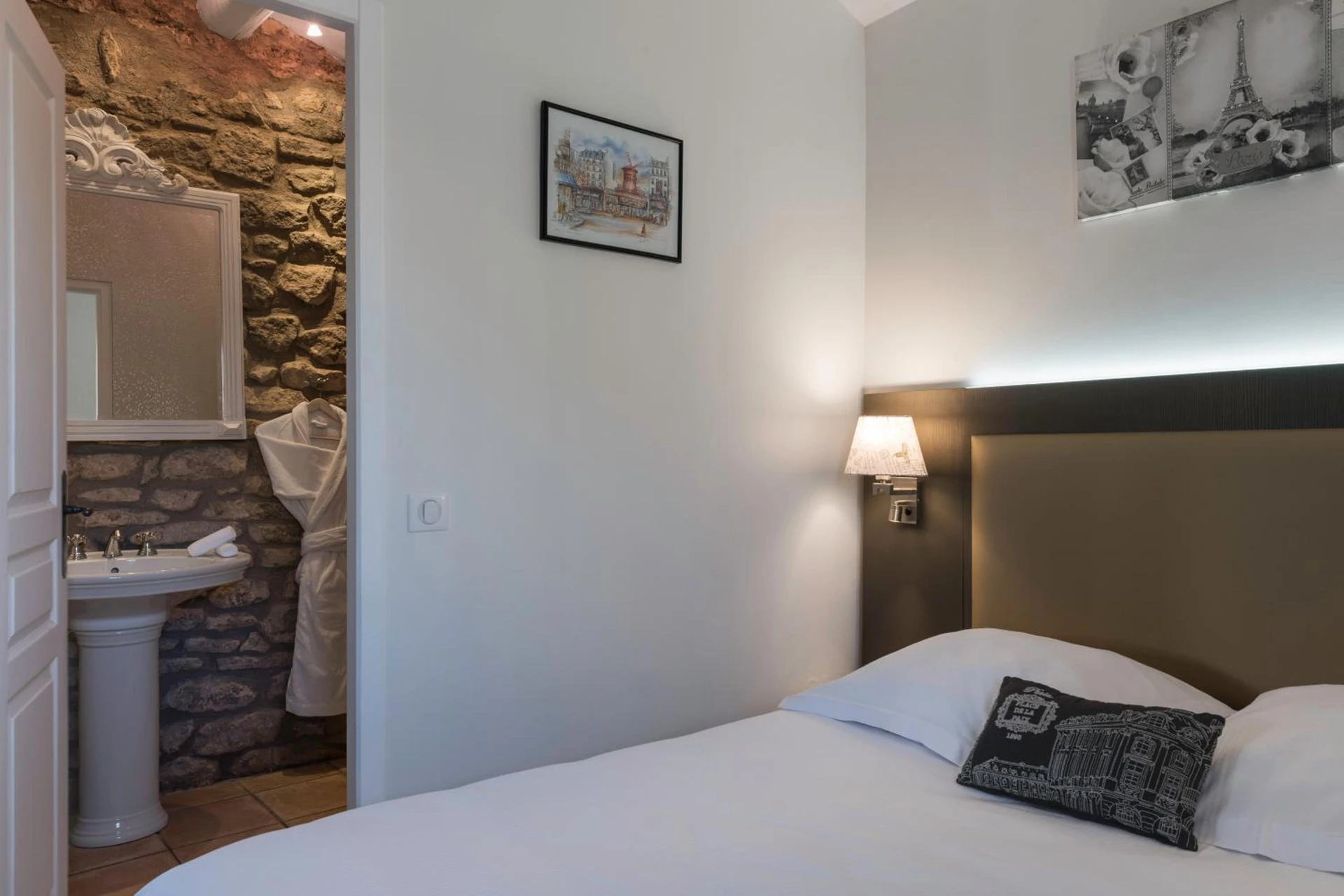 Magnifique chambre pour un séminaire d'entreprise à Mas des Romarins, The Originals Relais - Gordes