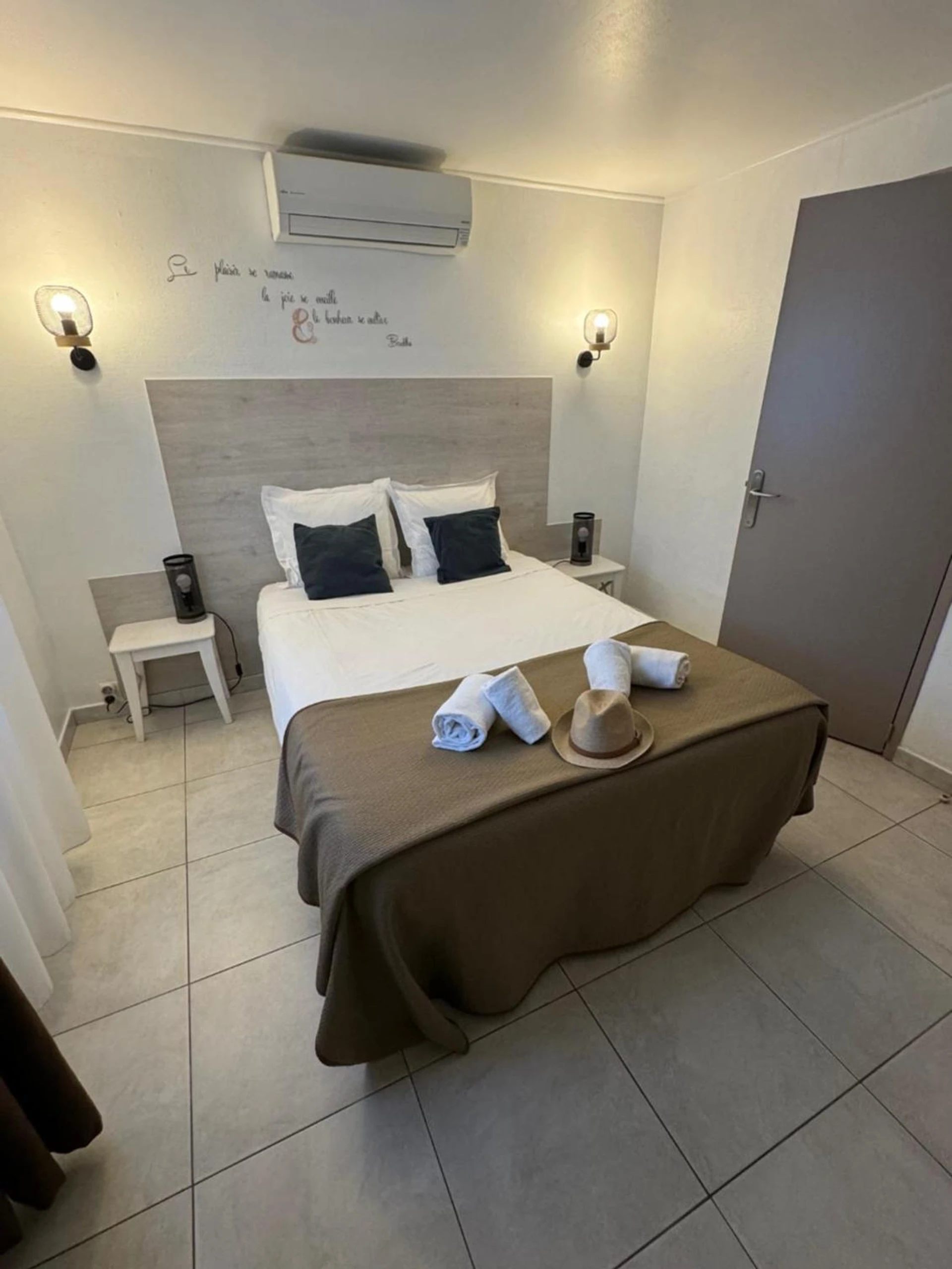 Chambre disponible pour un séminaire d'entreprise à Hôtel Le Médiéval - Aigues-Mortes