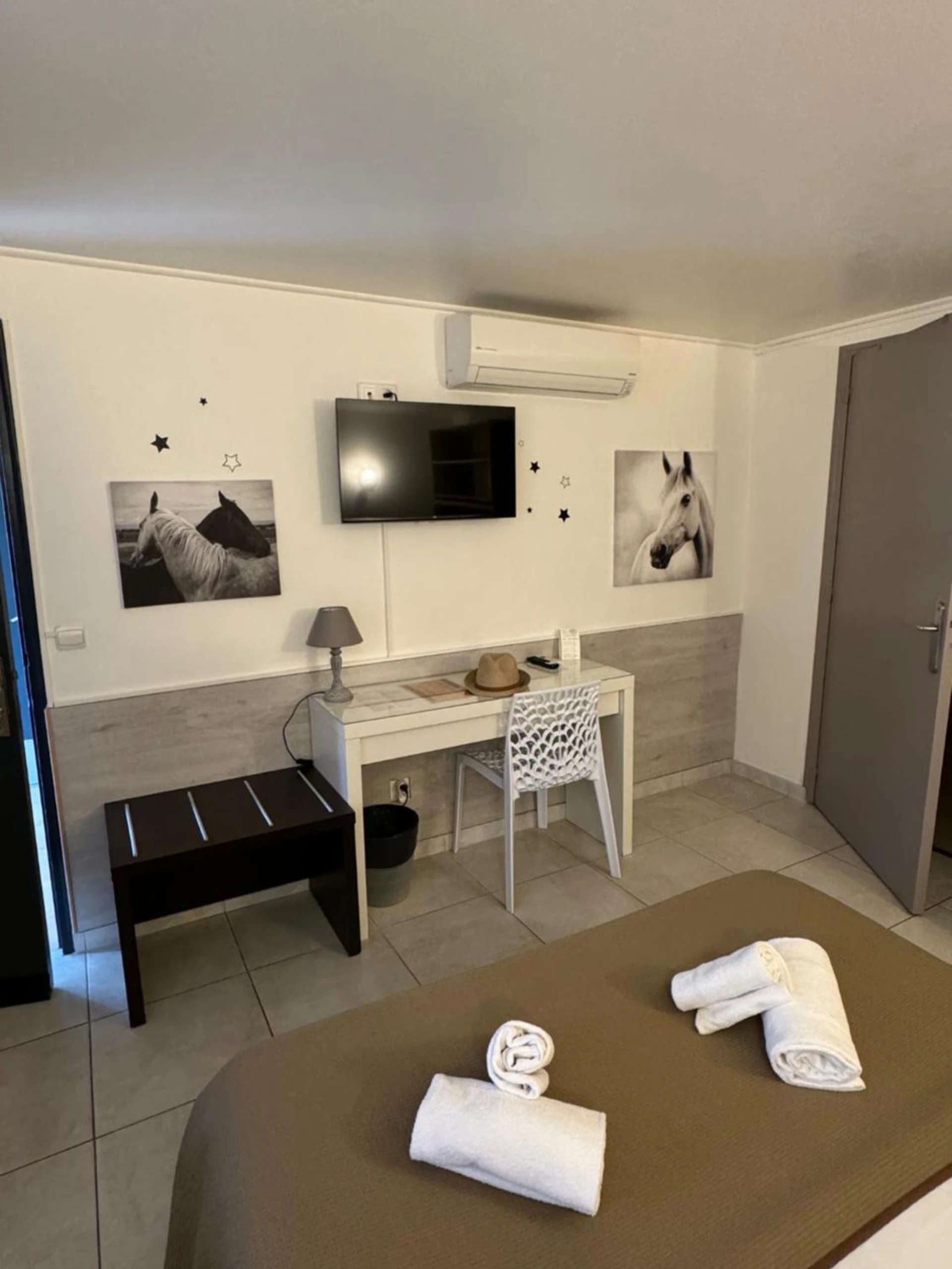 Chambre disponible pour un séminaire d'entreprise à Hôtel Le Médiéval - Aigues-Mortes