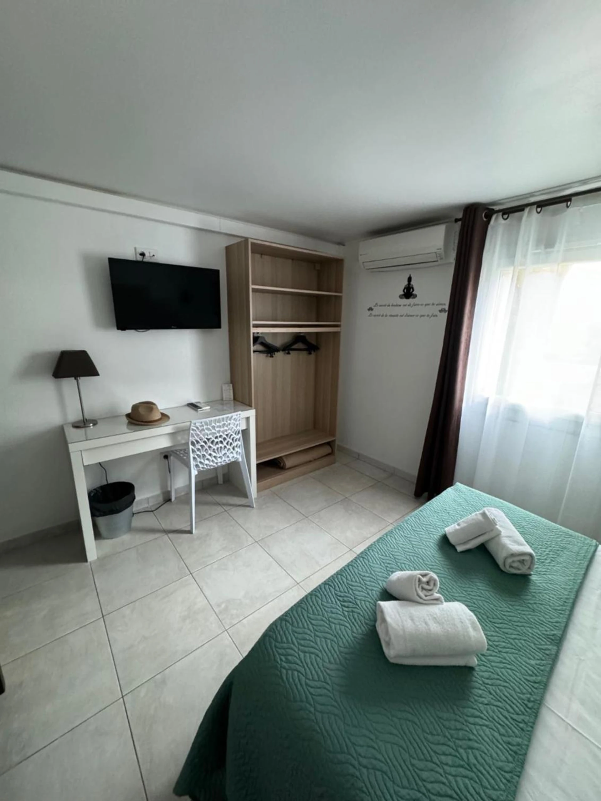 Magnifique chambre pour un séminaire d'entreprise à Hôtel Le Médiéval - Aigues-Mortes