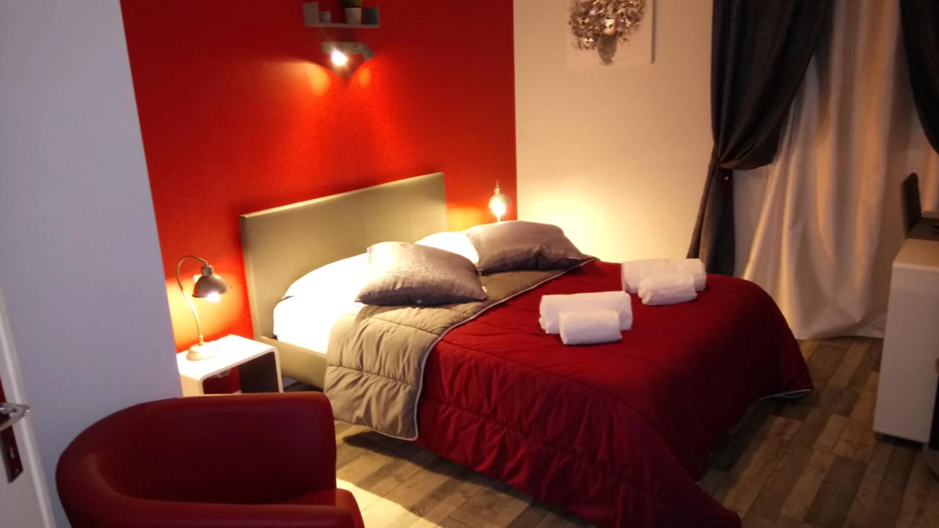 Magnifique chambre pour un séminaire d'entreprise à Hôtel Montespan - Lussac-les-Châteaux