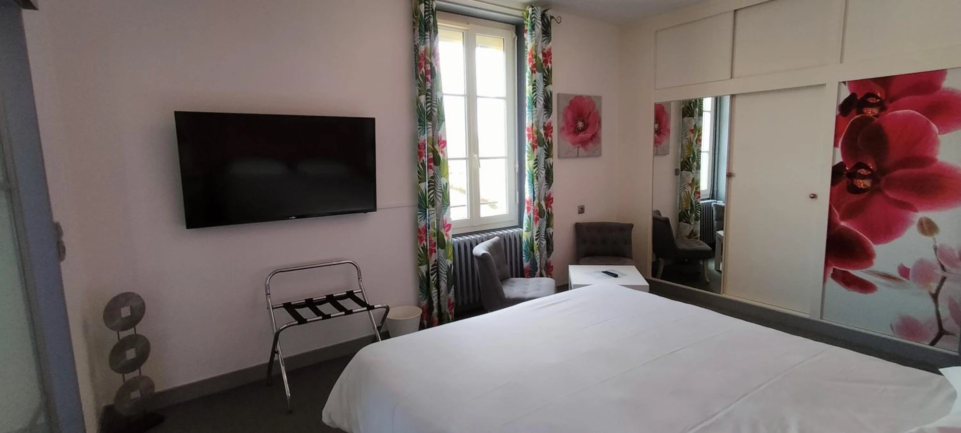 Chambre disponible pour un séminaire d'entreprise à Hôtel Restaurant Le Moulin de la Renne Adults Only proche Zoo de Beauval - Thésée