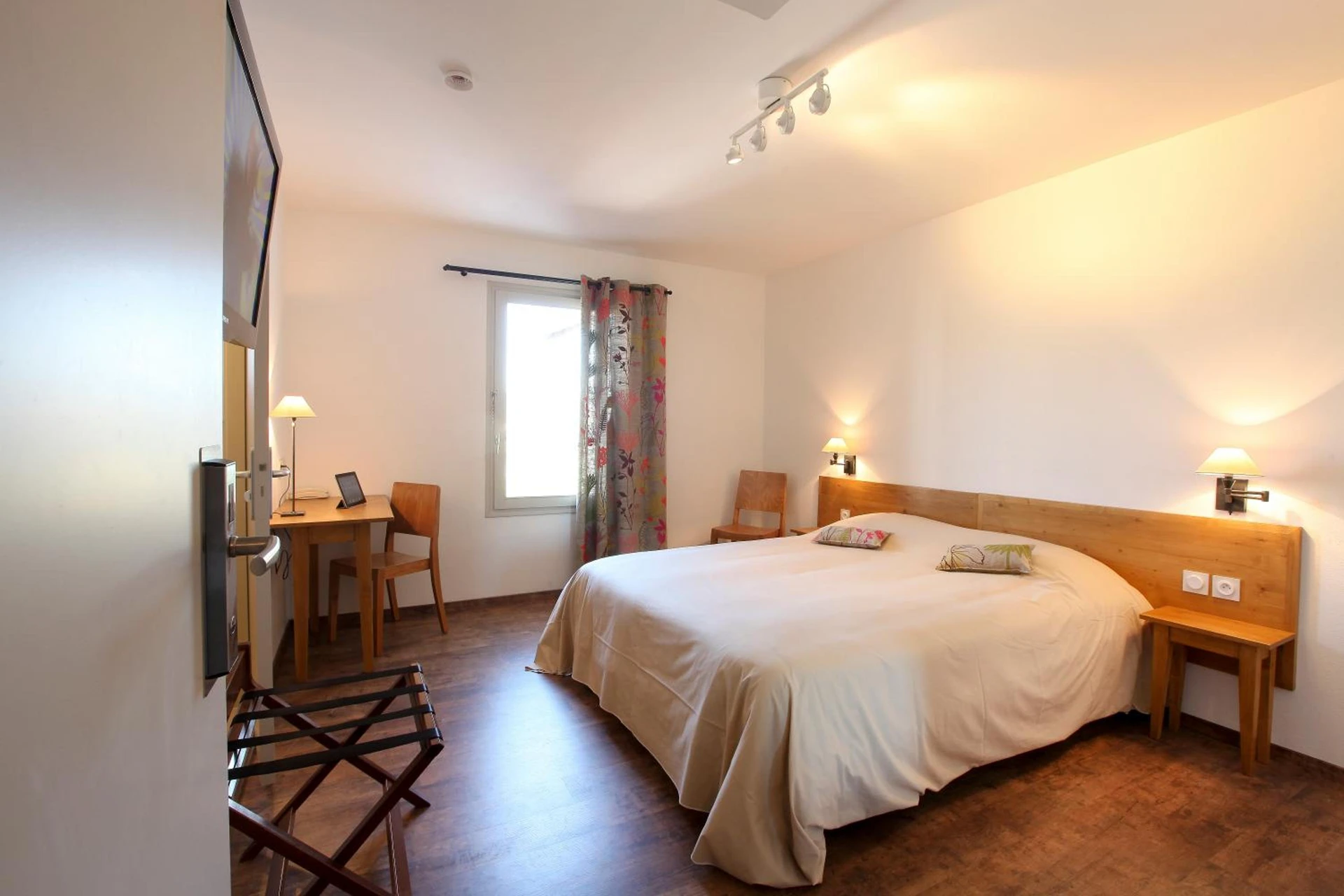 Organiser un séminaire d'entreprise : Logis Hotel Le Nouvel à portes-les-valence