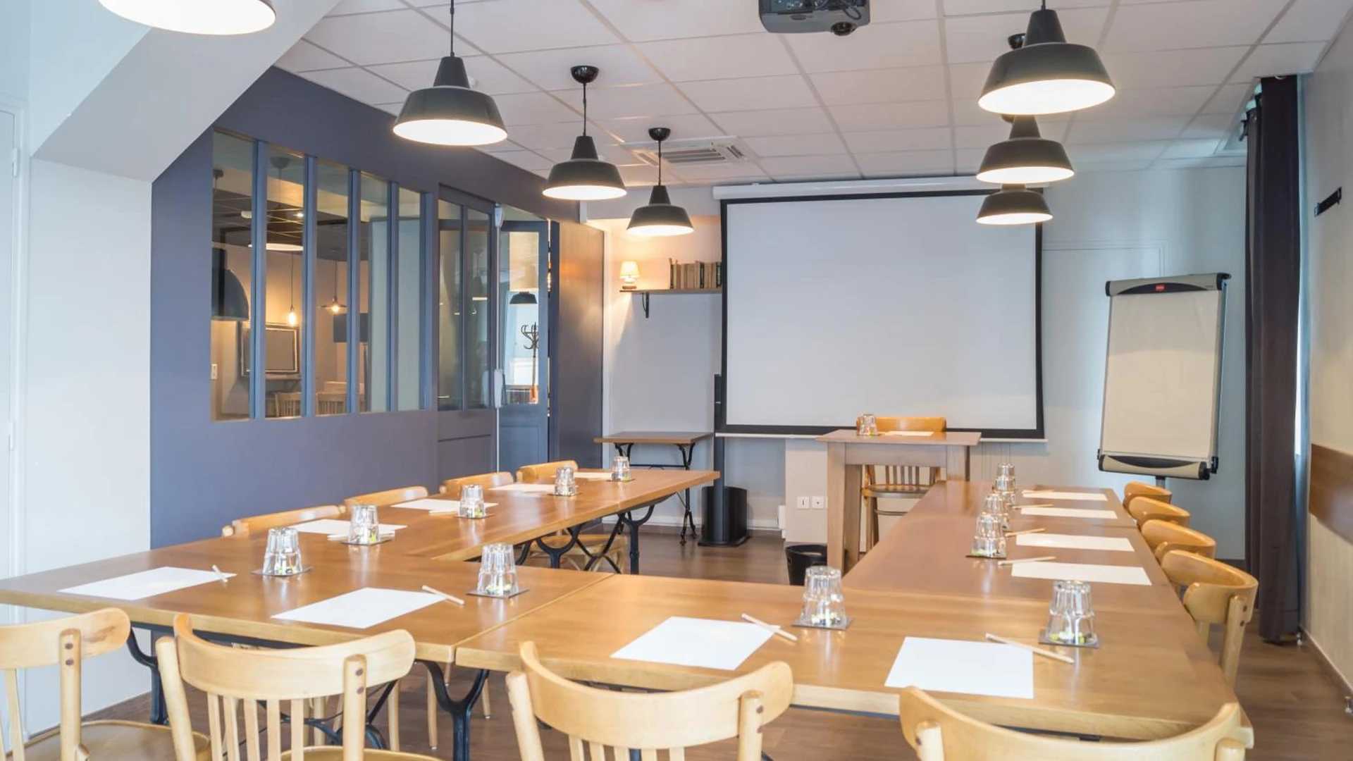 Organiser un séminaire d'entreprise : Logis Hotel Le Nouvel à portes-les-valence