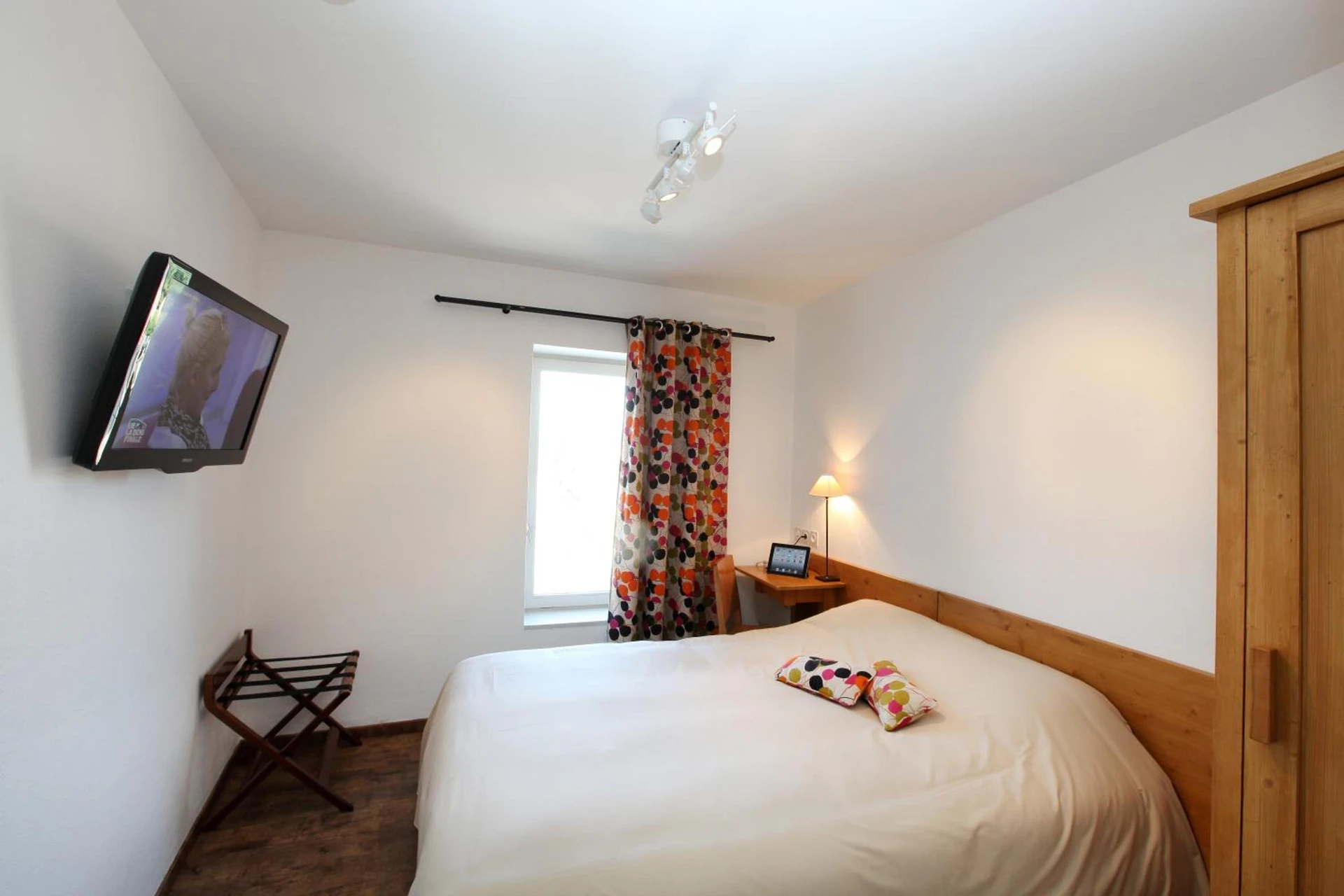 Chambre disponible pour un séminaire d'entreprise à Logis Hotel Le Nouvel - Portes-lès-Valence