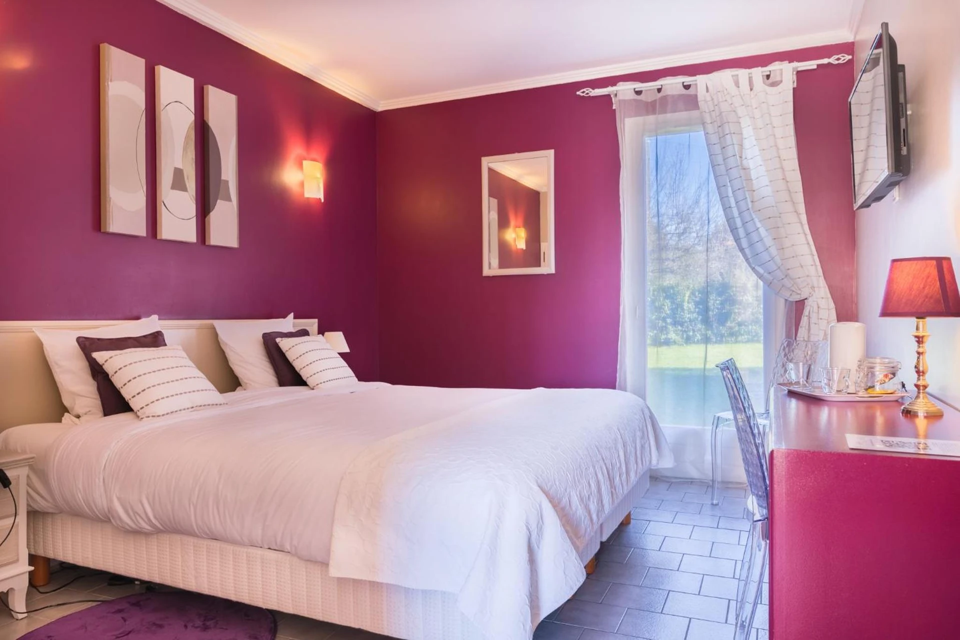 Chambre disponible pour un séminaire d'entreprise à Logis Hotel Le Nuage - La Bussière