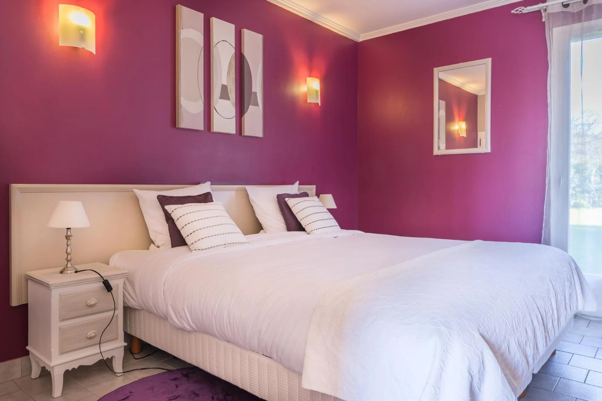 Chambre disponible pour un séminaire d'entreprise à Logis Hotel Le Nuage - La Bussière