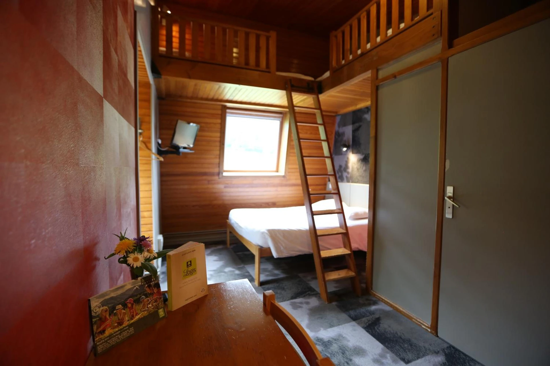 Chambre disponible pour un séminaire d'entreprise à Gîte-Hôtel Le P'tit Cham - Le Mont-Dore