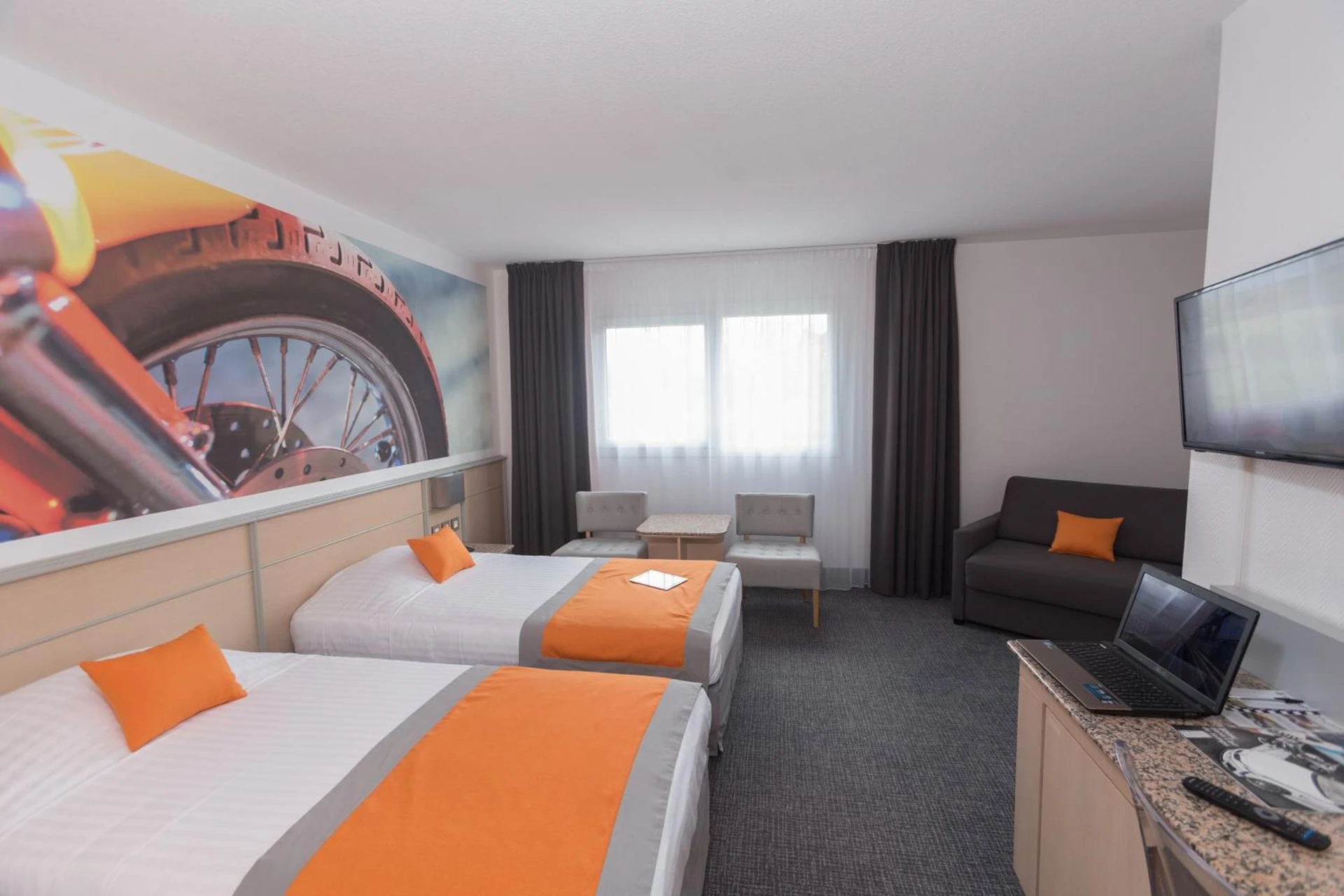 Organiser un séminaire d'entreprise : Hotel Le Paddock à magny-cours