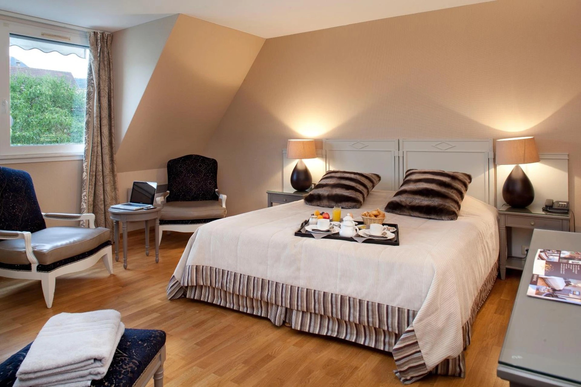 Chambre disponible pour un séminaire d'entreprise à Logis Hotel Le Parc & Spa - Saint-Hippolyte