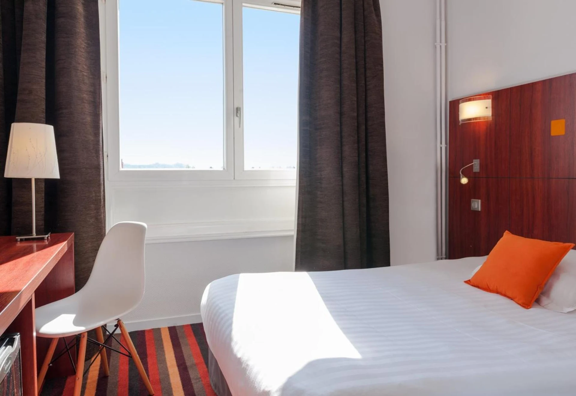 Chambre disponible pour un séminaire d'entreprise à The Originals Boutique, Hôtel Le Pariou, Issoire - Issoire