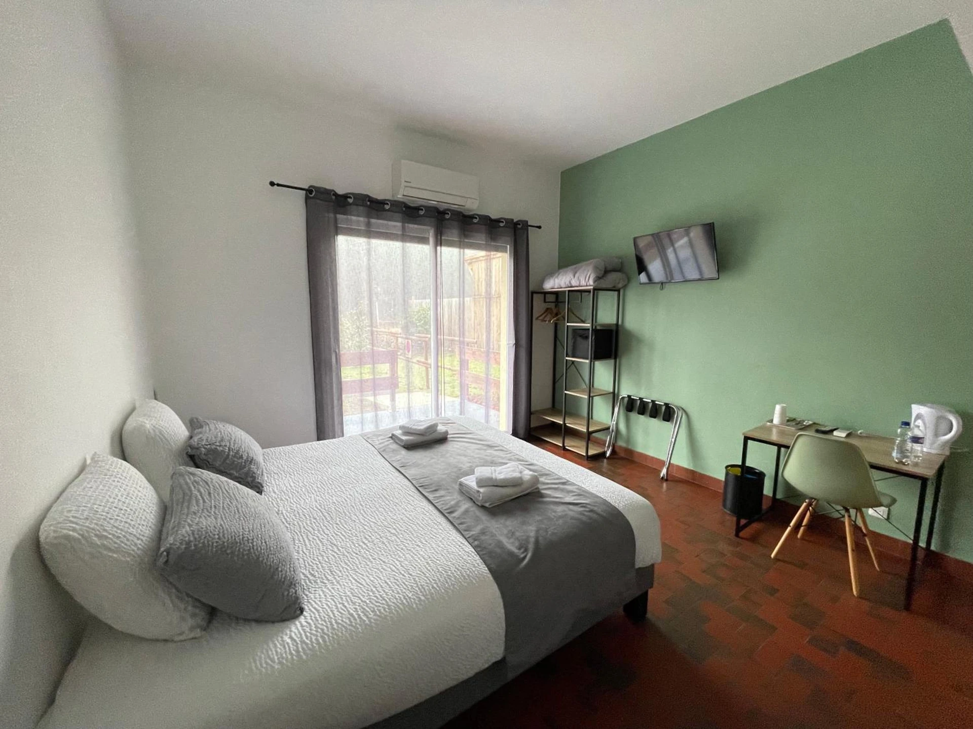Chambre disponible pour un séminaire d'entreprise à Hôtel Paris Madrid - Lesperon