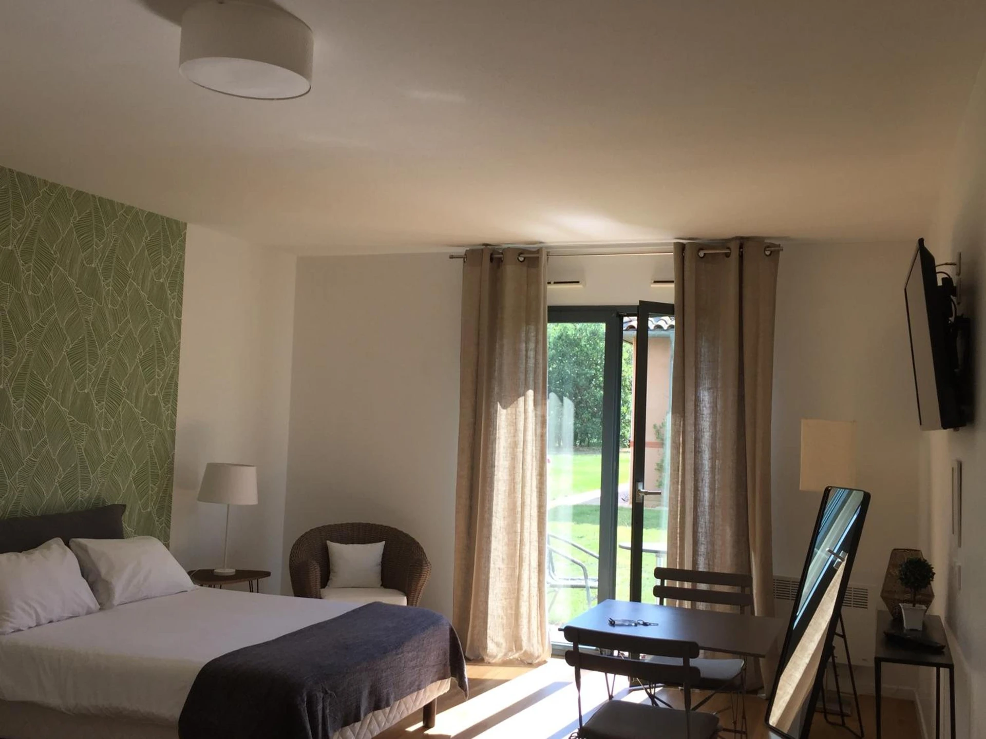Magnifique chambre pour un séminaire d'entreprise à Hôtel & Séminaire Le Patio Occitan - Toulouse Ouest - La Ramée - Cugnaux