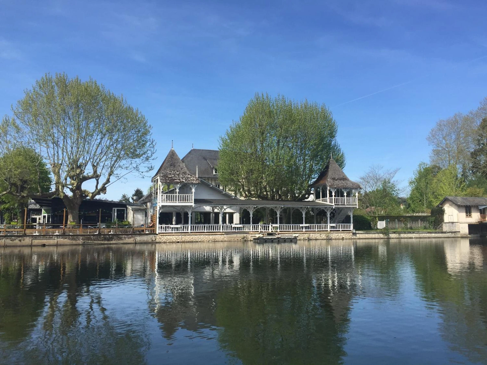Organiser un séminaire d'entreprise : Hotel Restaurant Pavillon Bleu à olivet