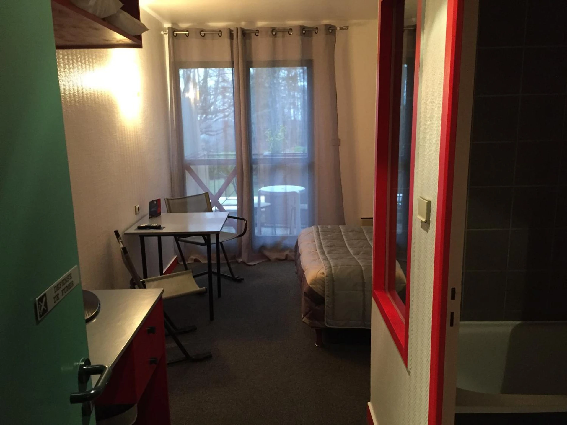 Chambre disponible pour un séminaire d'entreprise à Le Pavillon - Cours-la-Ville
