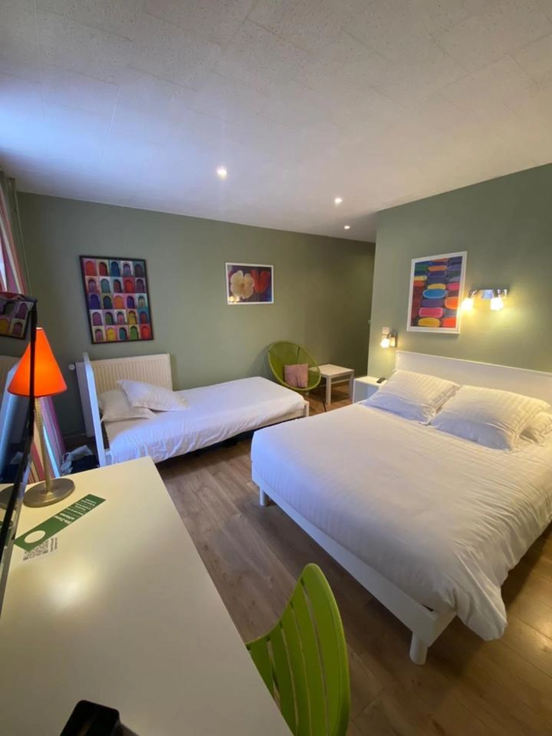 Magnifique chambre pour un séminaire d'entreprise à Hotel Le Pelican - Charleville-Mézières