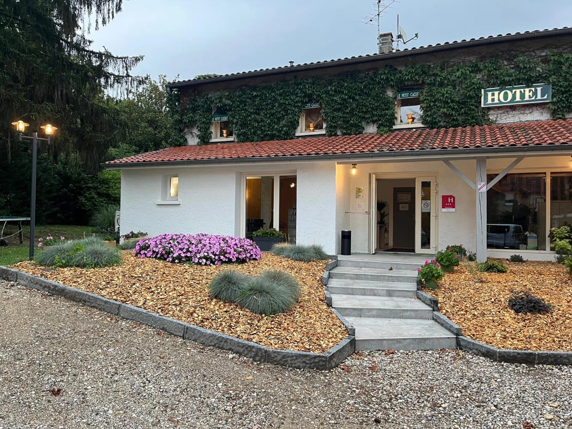 Organiser un séminaire d'entreprise : Logis Hotel Le Petit Casset à la-boisse