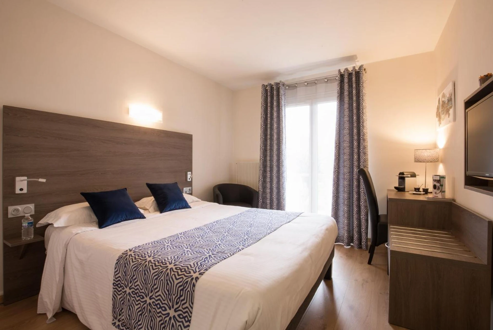 Chambre disponible pour un séminaire d'entreprise à Logis Hotel Le Petit Casset - La Boisse